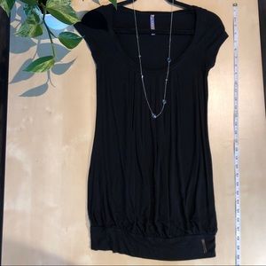 3/$30 - Sakura Black Scoop Neck Tunic